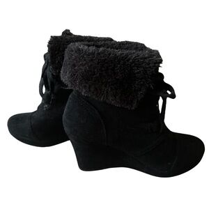 REPORT Black Faux Fur Wedge Boots size 6